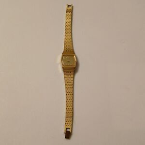 Vtg 80's Timex Q K Cell Women Gold Tone Stainless Steel Watch 5 1/4" Wrist READ
